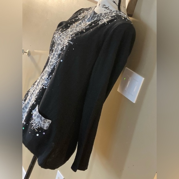 Berek Travelsmith Women’s Sz M Black Winter Snowflake Cardigan Sweater s… - Picture 3 of 8